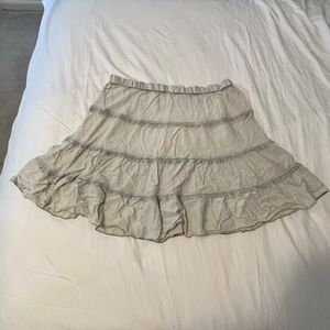 Alt/indie style mid-length skirt.